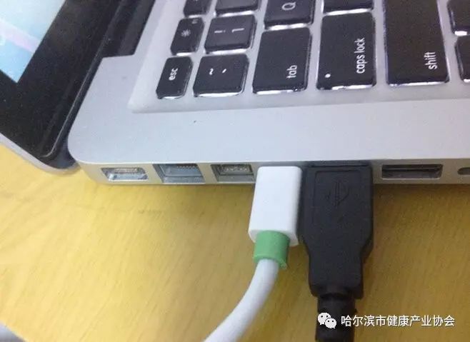 苹果Mac电脑连接投影仪的方法和步骤