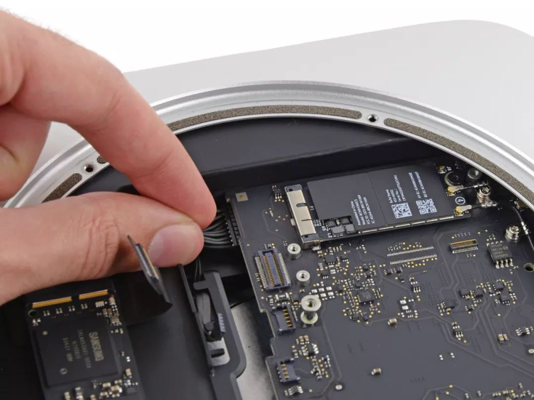 Mac Mini换固态硬盘的最全攻略，让你的桌面飞起来！